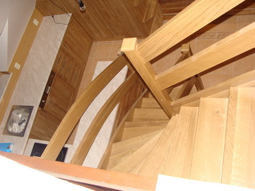 schodiště dub - pohled zhora do kuchyně